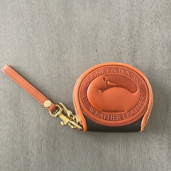 Dooney & Bourke Handbags - 📸 FLASH SALE 📸 Vintage Dooney & Bourke Coin Wristlet Purse